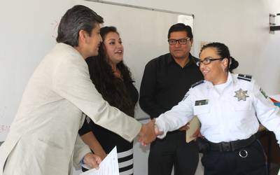 Acreditan Elementos De La Policia Turistica Curso De Ingles El Sol De Tlaxcala